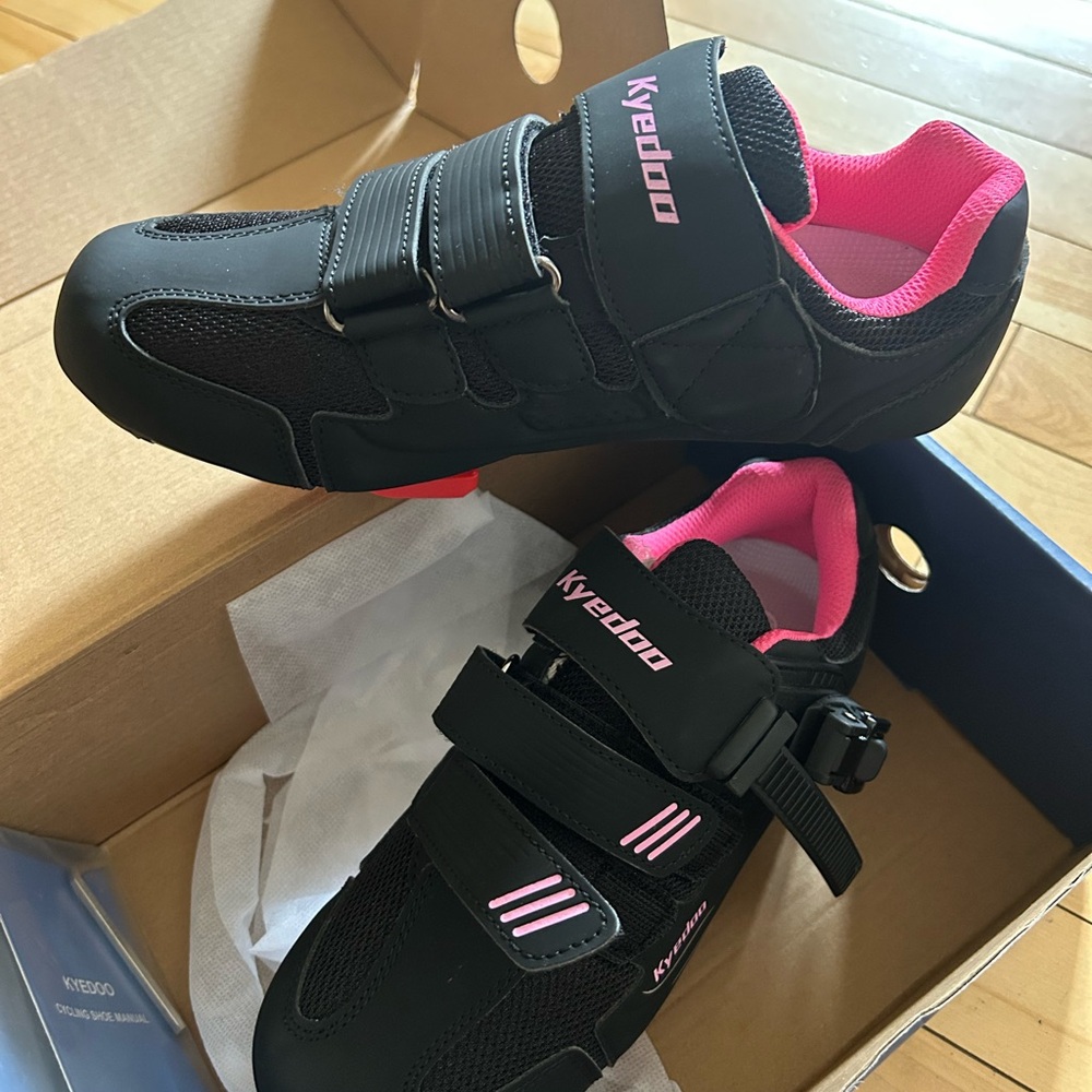 Kyedoo Black and Pink Cycling Shoes